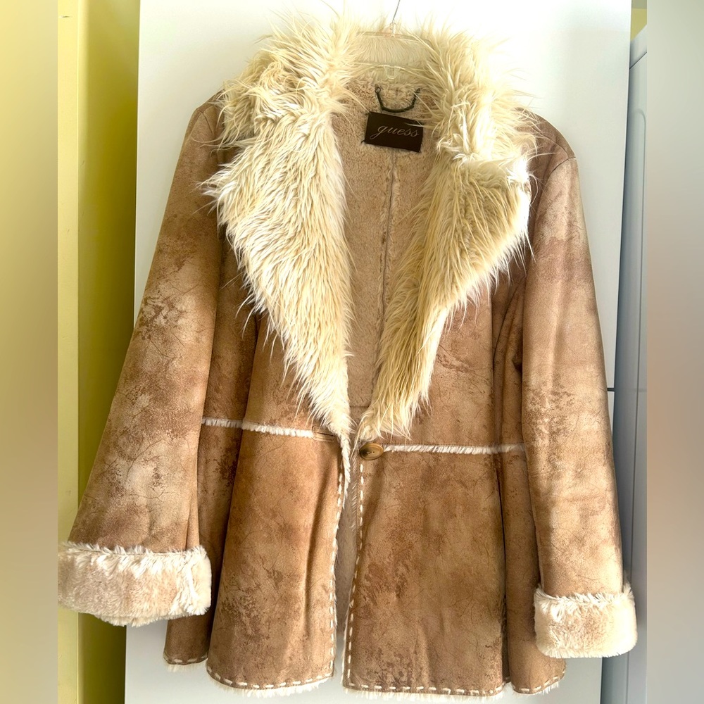 Vintage guess Women’s fur lined leather jacket with pockets